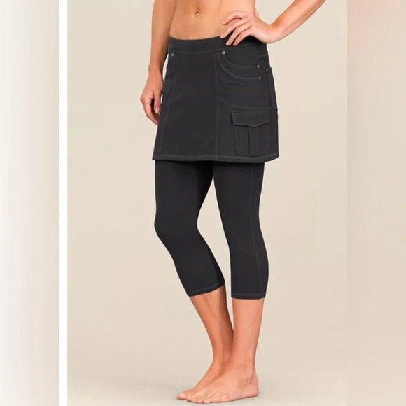 NWT Athleta Bettona 2 In 1 Skirt Capri size Small - Picture 1 of 6